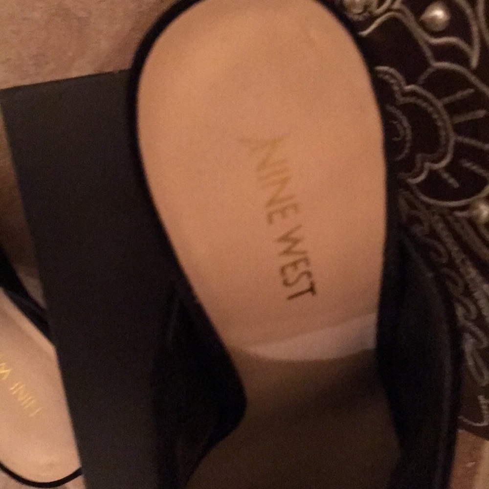 Sandals - Picture 3 of 5